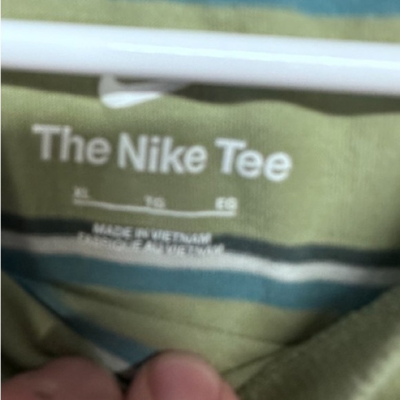 Nike Men's Green Striped Shirt - Picture 4 of 4